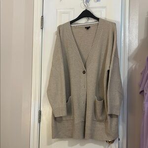 Torrid women’s Beige Cardigan Sweater -smoke free home